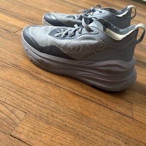 Clove nursing shoes size 6
